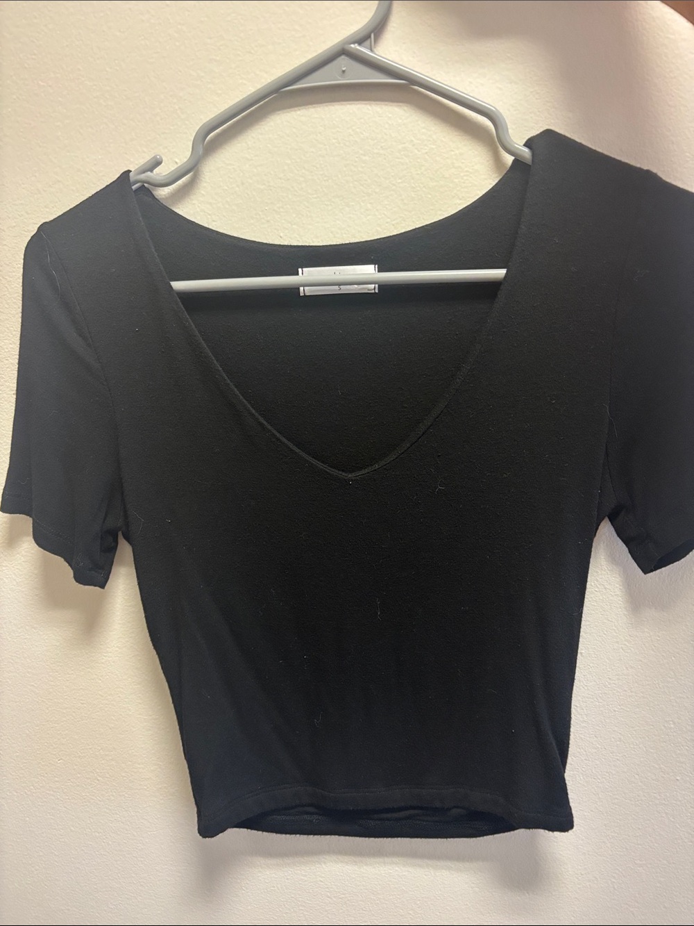 Vestique Black V-Neck Short Sleeve Women's Top
